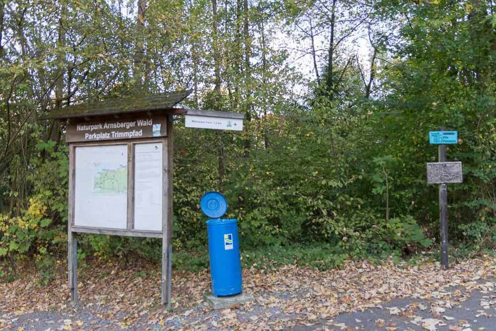 Der Parkplatz Trimmpfad am Möhneseeturm