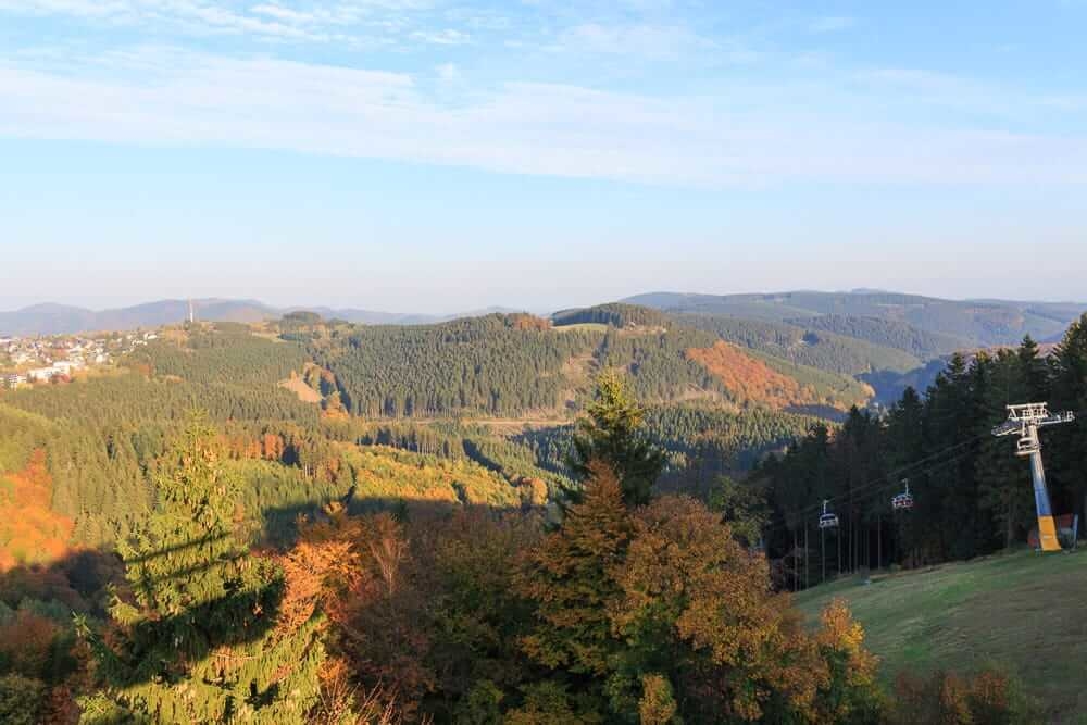 Die tolle Aussicht Panoramabruecke am Erlebnisberg Kappe