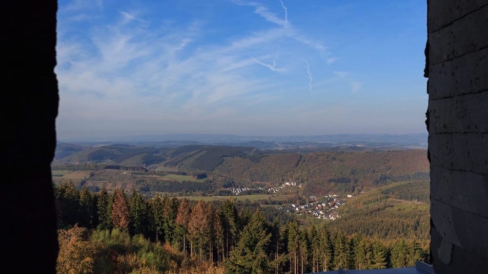 Aussicht vom Aussichtsturm Hohe Bracht im Sauerland