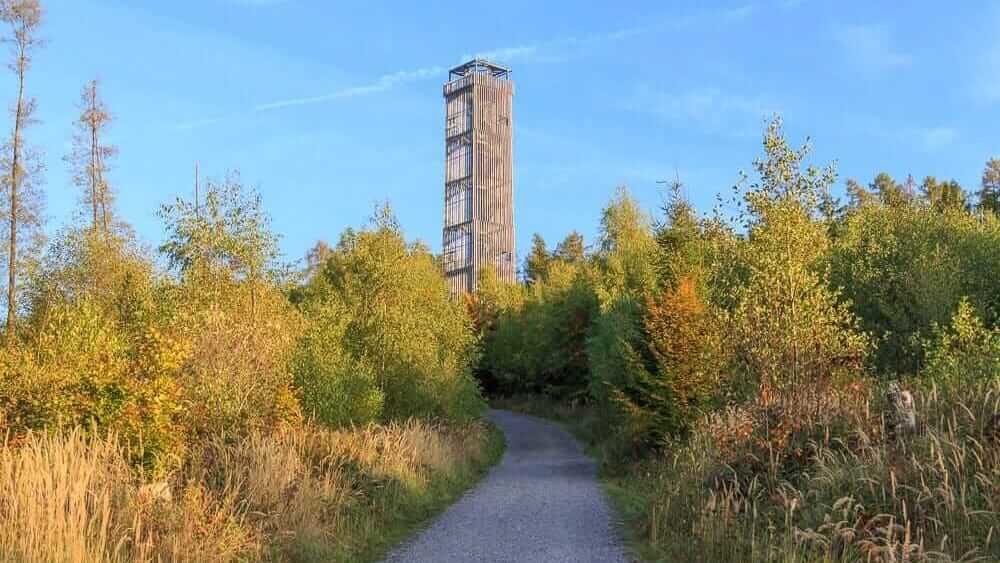 Blick auf den Möhnesee Turm der Aussichtsturm am Möhnesee