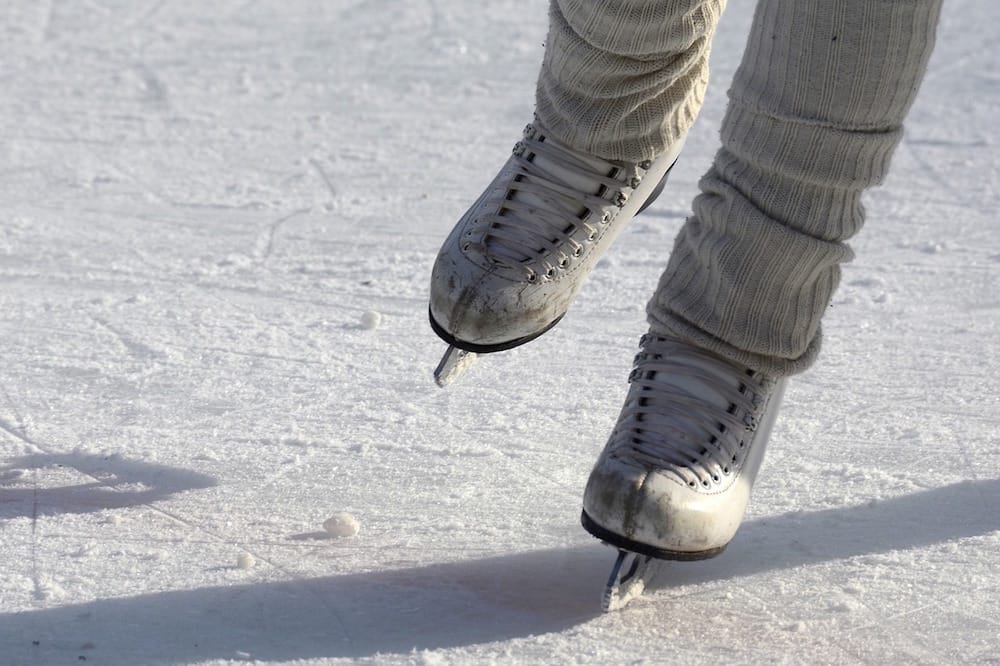 Winterliche Ausflugsziele im Sauerland dazu zählt auch Eislaufen