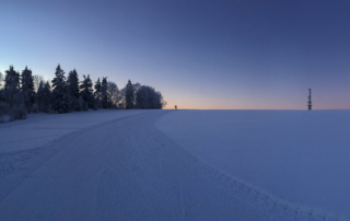 Langlauf im Sauerland im Skigebiet Sundern Wildewiese bei Sonnenaufgang