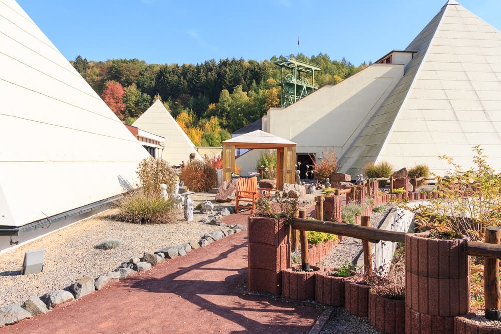 Spazierweg durch den Galileo Park im Sauerland