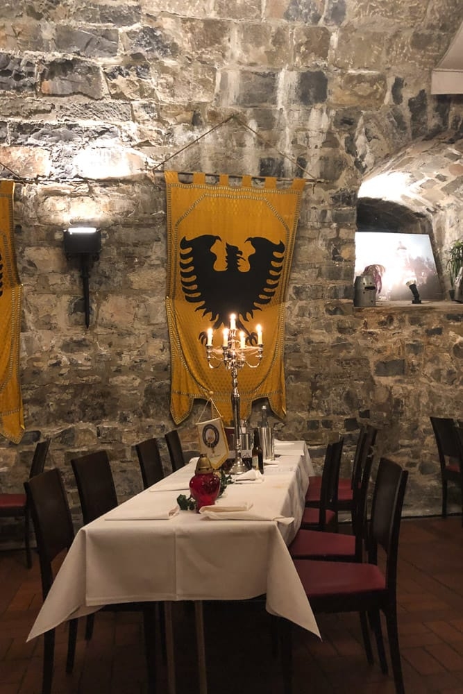 Ein Tisch beim Krimi Dinner in Arnsberg