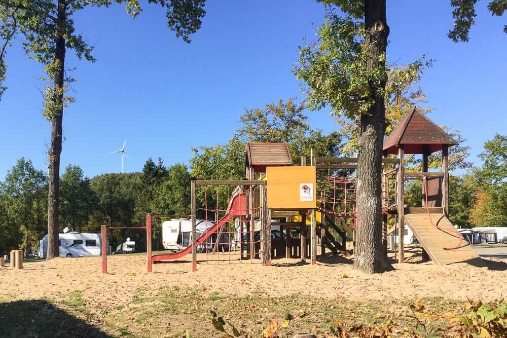 Kinderspielplatz auf dem Vier Jahreszeiten Camping am Biggesee