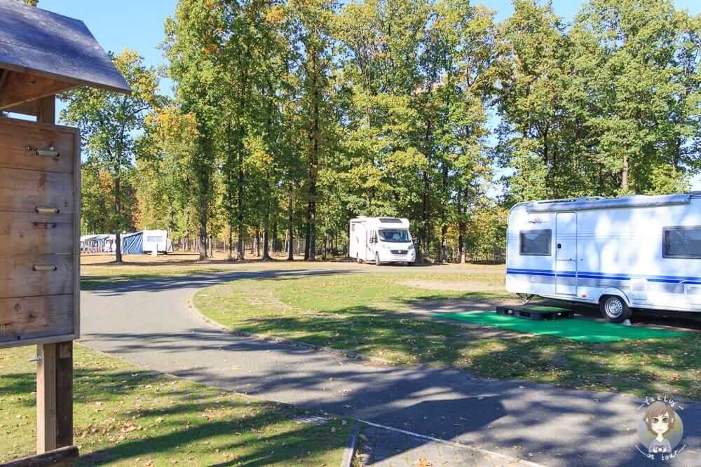 Loopförmige Anordnung der Stellplätze auf dem Campingplatz am Biggesee
