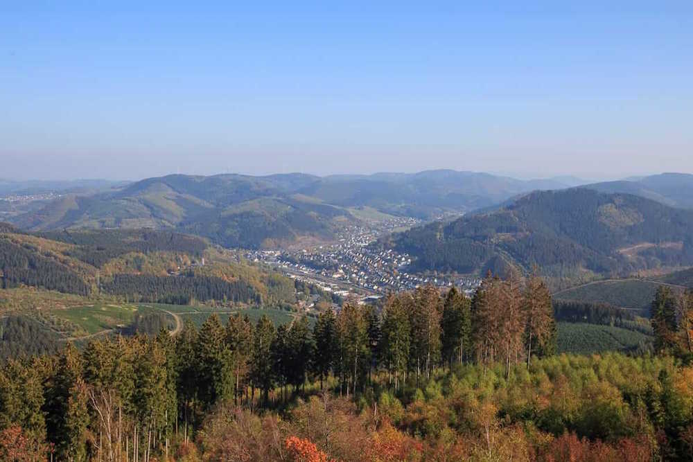 Aussicht von der Aussichtsplattform Hohe Bracht im Sauerland