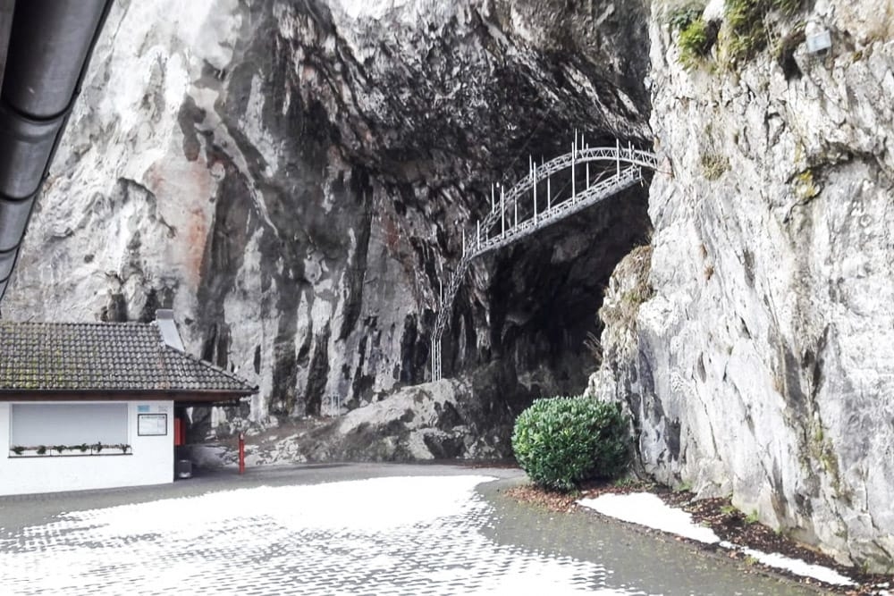 Blick auf die grösste Kulturhöhle Europas in Balve