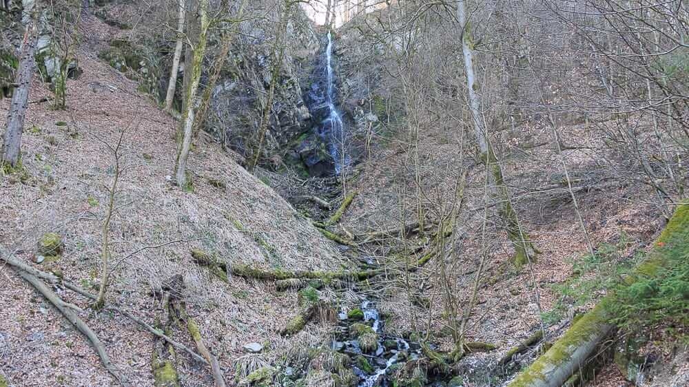 Blick auf die Plästerlegge Wasserfall im Sauerland