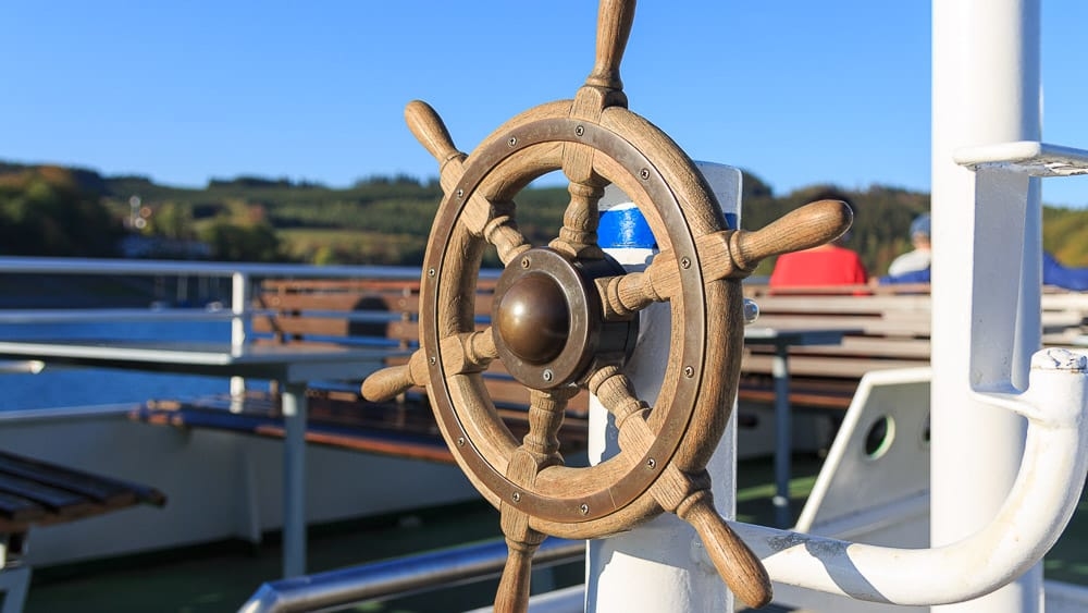 Kinderunterhaltung auf einem Schiff auf einem der Seen im Sauerland
