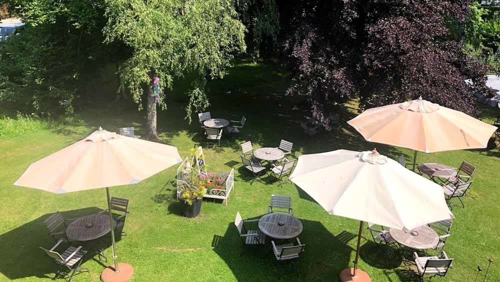 Der Hofgarten ist ein idyllisches Plätzchen im Hofcafe Sundern