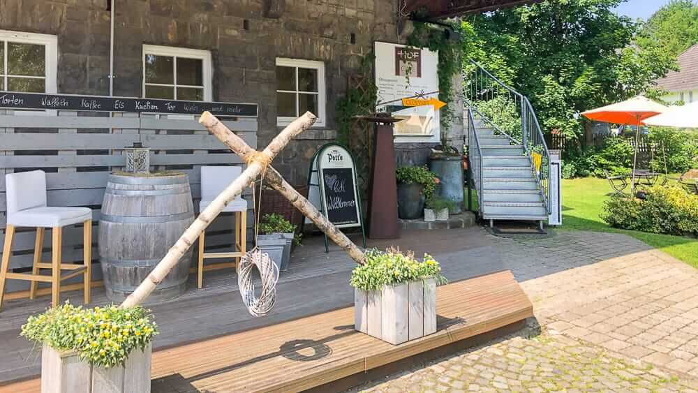 Der Eingang vom Hofcafe Sundern