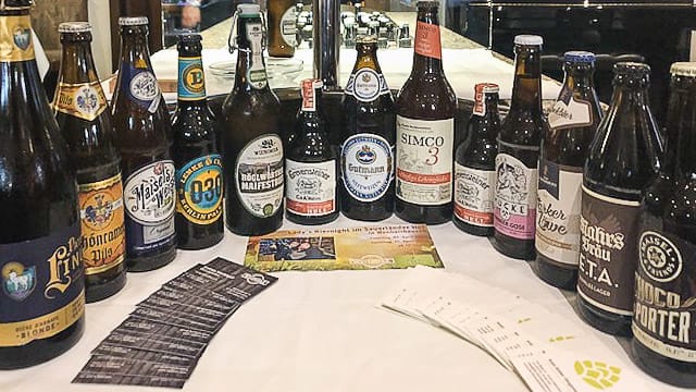 Ein Biersommelier im Sauerland auf einer Bierverkostung
