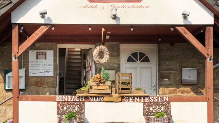 Der Eingang vom Hof Café in Sundern