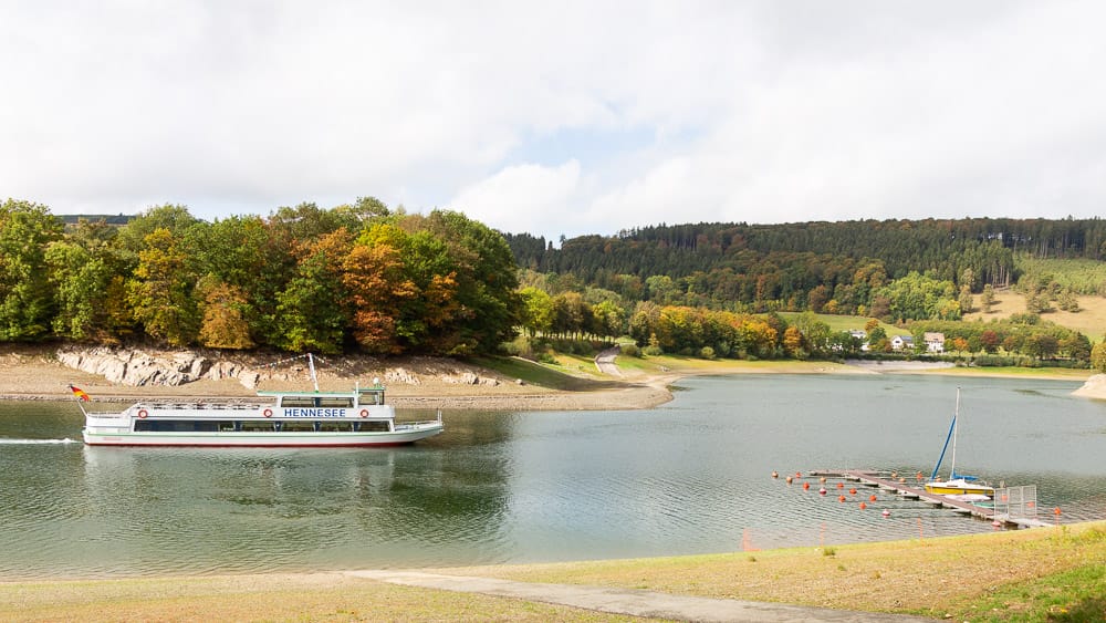 Ausflug mit dem Schiff beim Urlaub im Campingpark am Hennesee