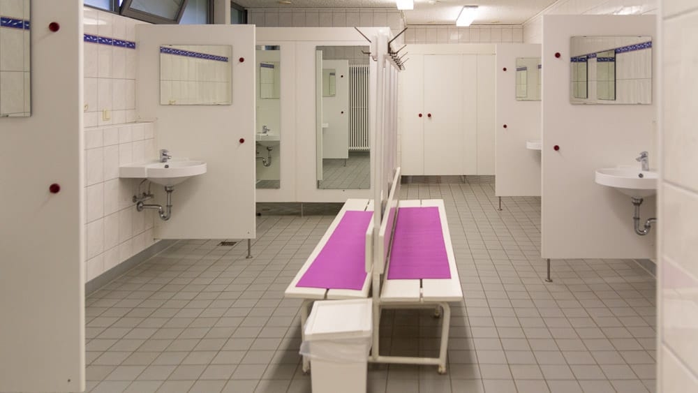 Sanitäranlagen mit Duschen auf dem Campingpark Hennesee