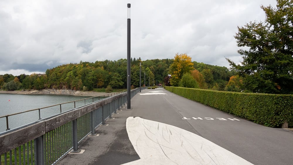Spaziergang über den Hennedamm
