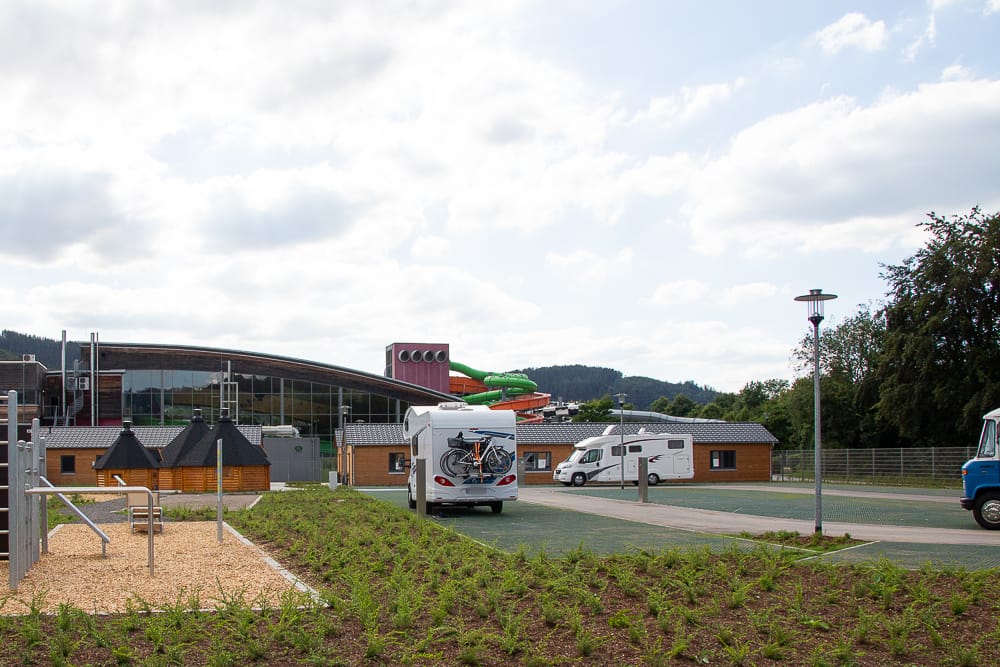 Stellplatz in Plettenberg am Schwimmbad in einer Sackgasse