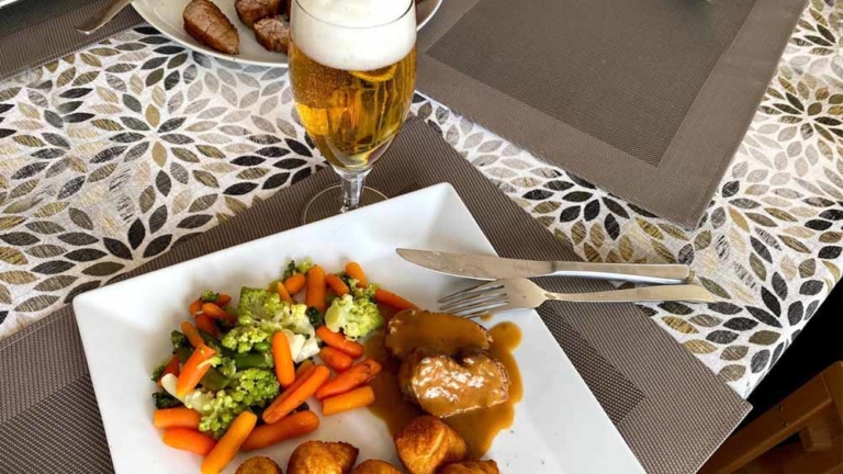 Bier beim Essen