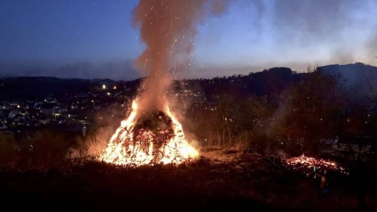 Osterfeuer im Sauerland