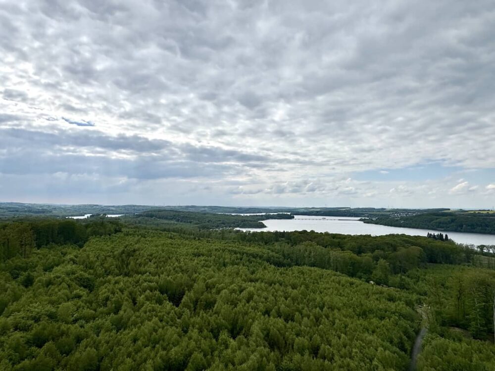 weite Aussicht vom Möhnesee-Turm